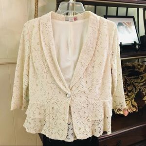 🌸 Lovely Lace Blazer 🌸